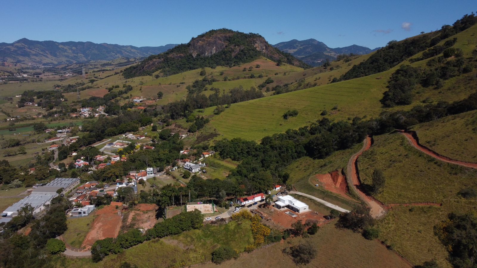 Piscina com vista para a serra